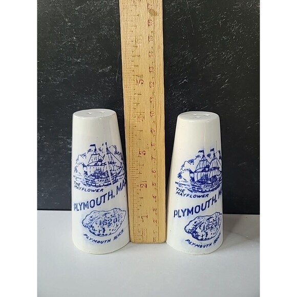 Vintage Salt And Pepper Shakers Souvenir Of Plymouth Massachusetts - Picture 4 of 10